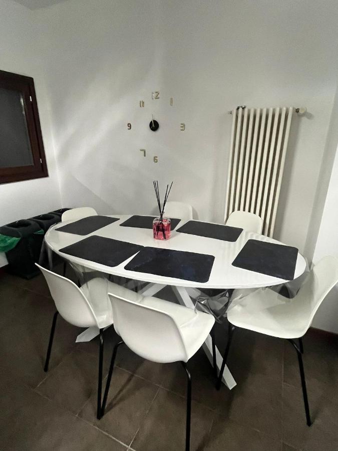 Home Sarenji Trivolzio Zewnętrze zdjęcie